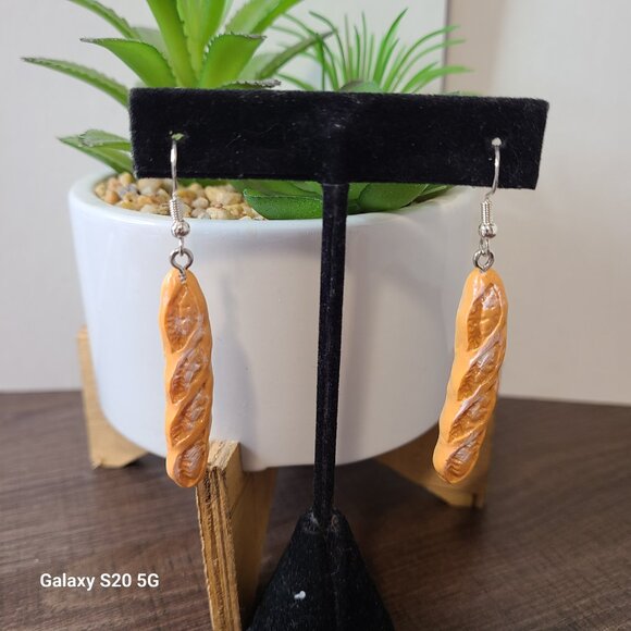 Handcrafted Loaf of Bread Dangle Drop Earrings NEW Brown Tone Casual Fun Event - Picture 4 of 4